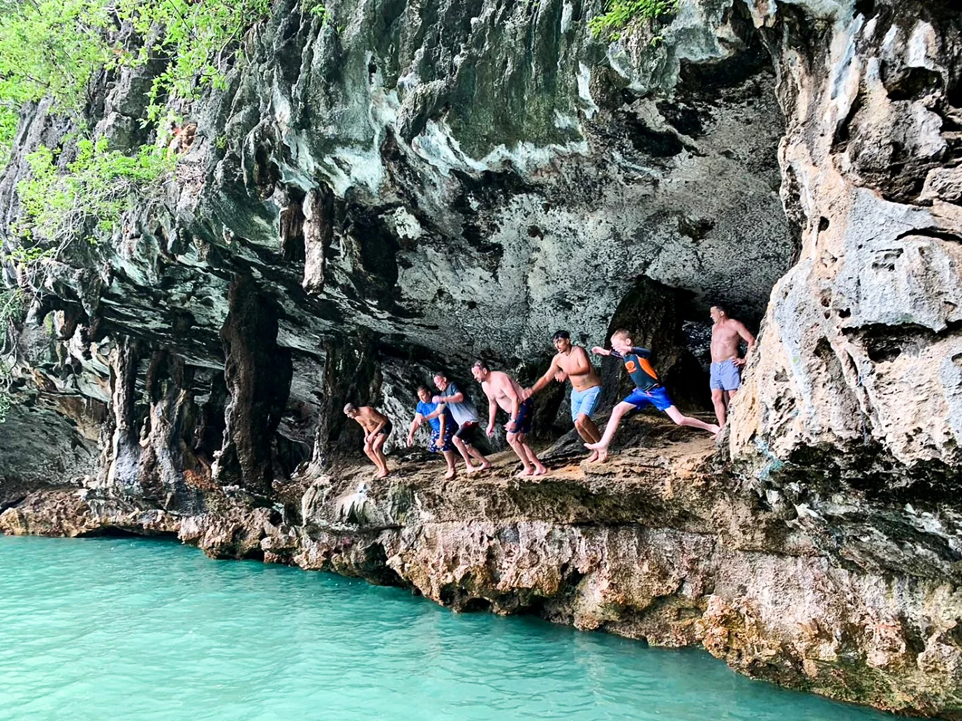 hang Nga Bay, James Bond Tour