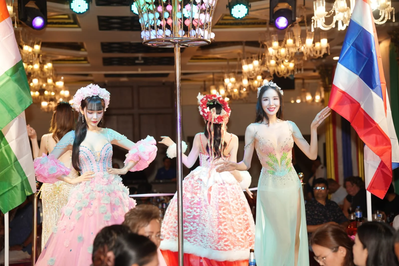 Luxury Oriental Ocean Dinner Boat