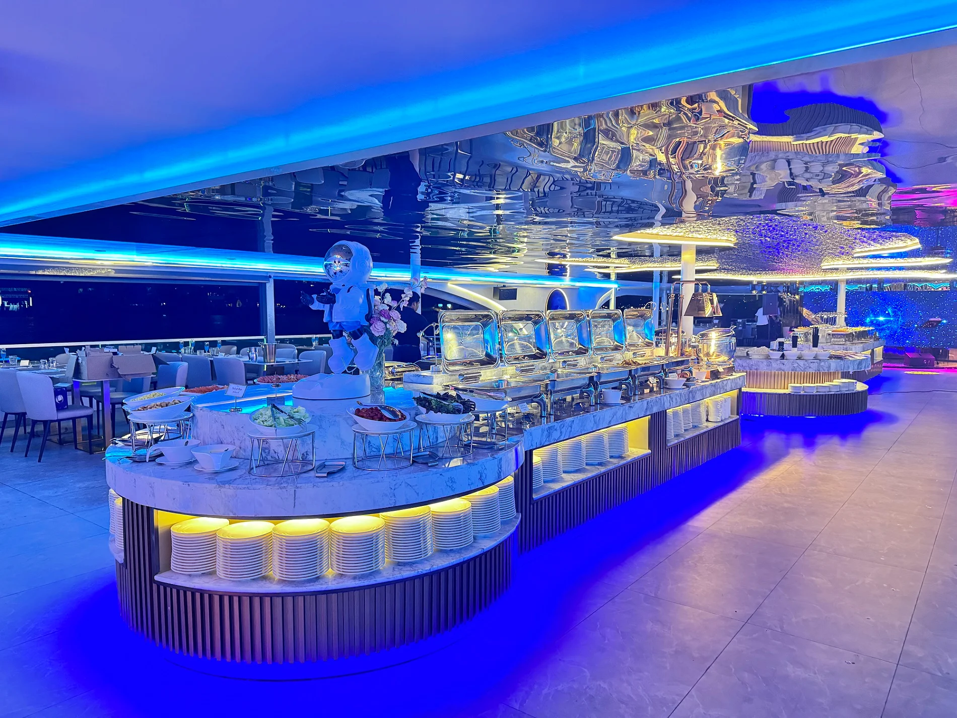 Elegance and luxury Planet Dinner Cruise Asiatique