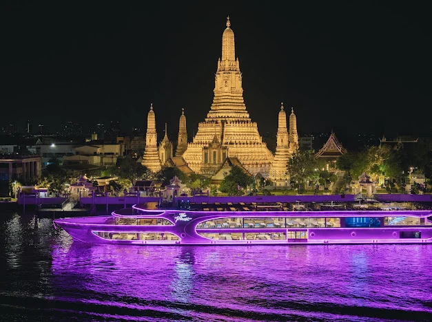 Luxurious dining Chao Phraya River Planet Dinner Cruise
