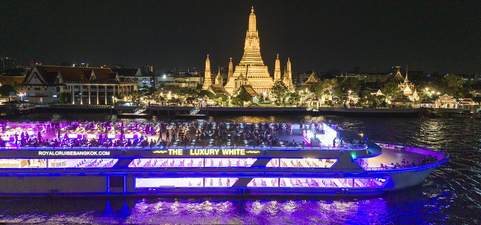 The Luxury White Dinner Cruise at Iconsiam Bangkok